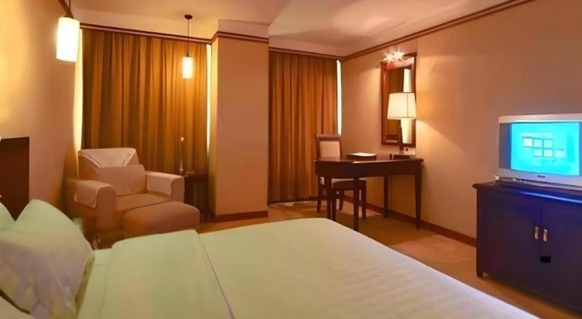 Friendship Hotel Shenzhen Bagian luar foto